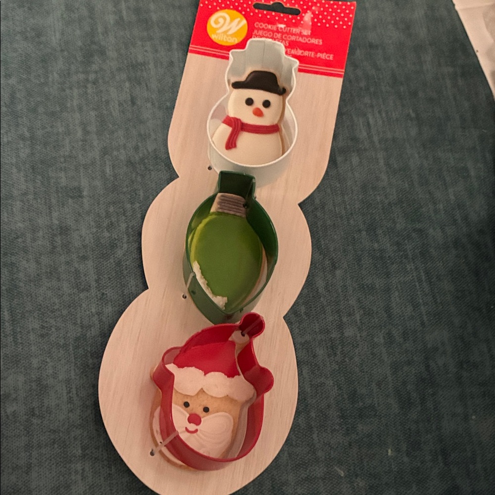 Wilton Festive Holiday Cookie Cutters - Red, Green, White nwt